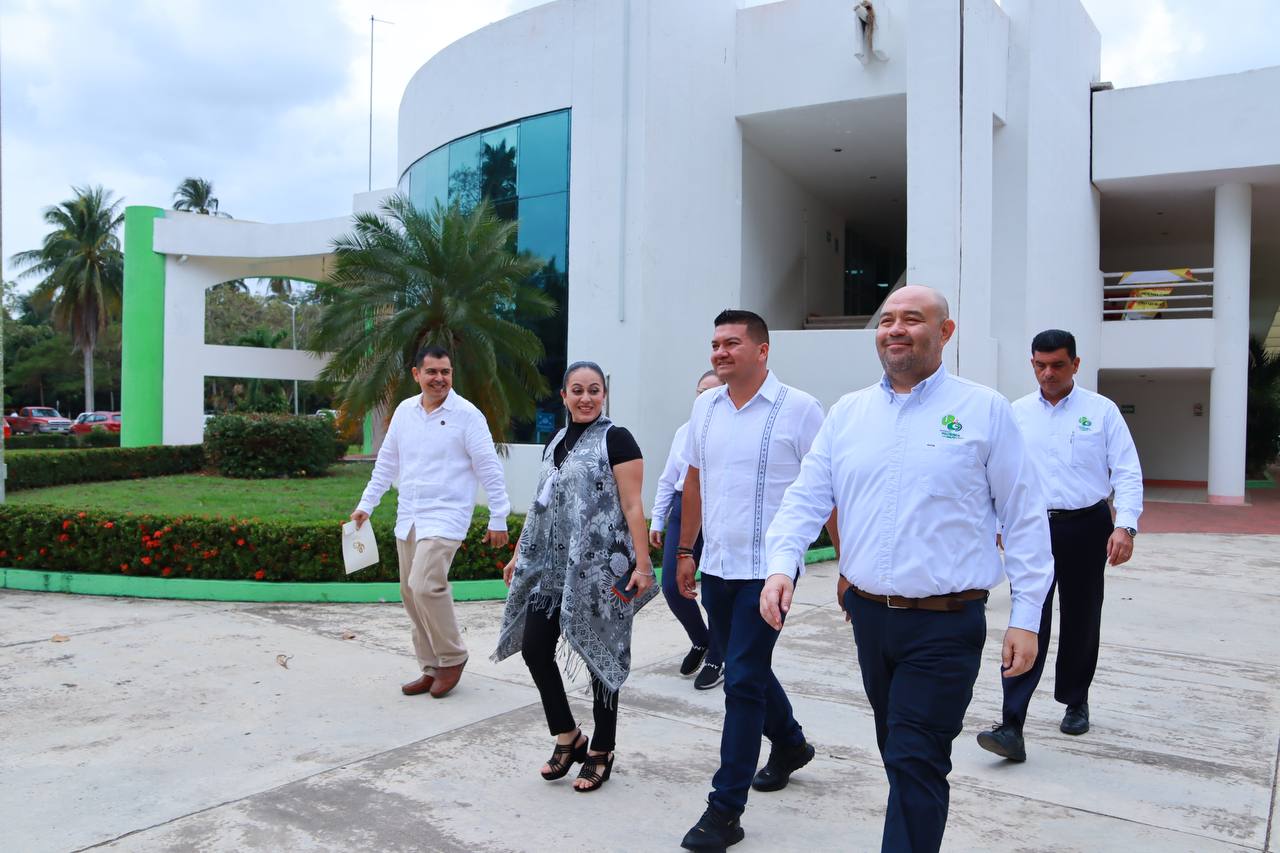 Llama Ovidio Peralta a estudiantes a fomentar una cultura del ahorro