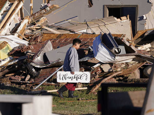 Al menos 42 muertos en Estados Unidos por el impacto de tornados y fuertes tormentas