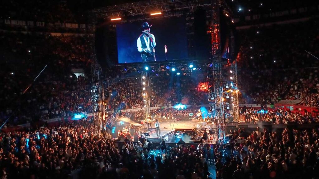 Nodal logra llenar la Monumental Plaza de Toros México
