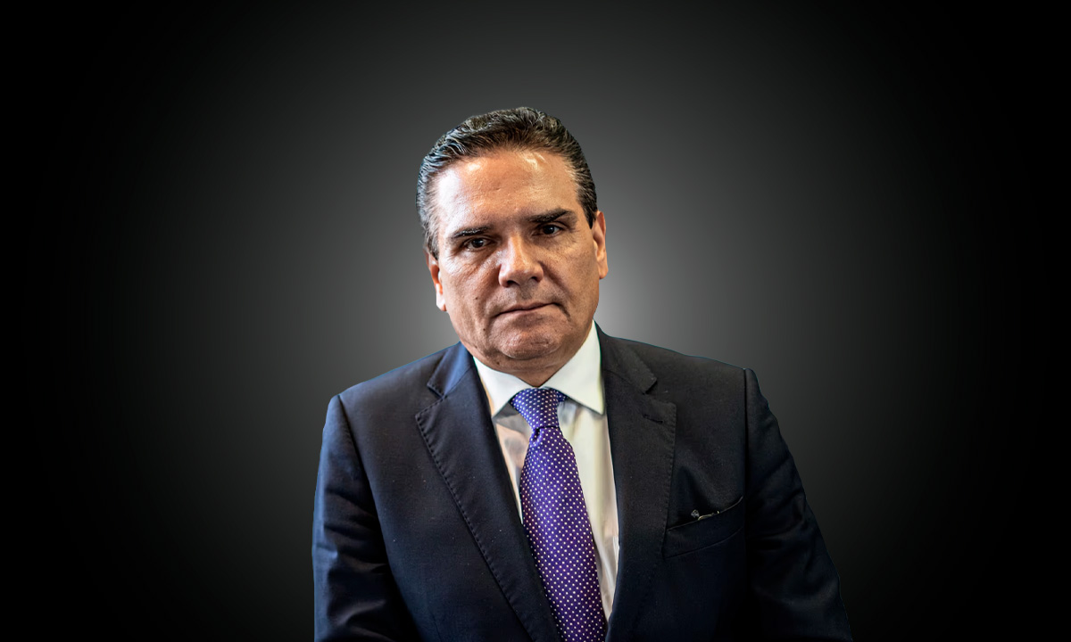 Reportan ‘prófugo’ al exgobernador Silvano Aureoles; es asunto de FGR, señala Sheinbaum