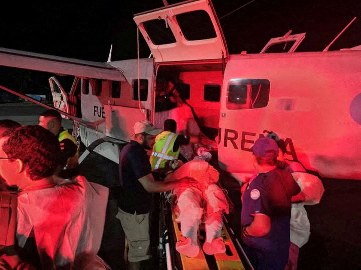 Avión se desploma en el Caribe hondureño; hay 12 muertos