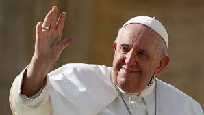 Papa Francisco sigue estable, sin fiebre y sin ventilación mecánica, tras 17 días hospitalizado