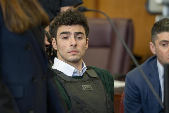 Aplazan un mes la audiencia de Luigi Mangione en Nueva York