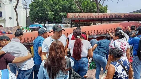 Mueren dos maestras de Chiapas tras colapso de estructura metálica