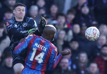 Mateta es dado de alta con 25 puntos de sutura tras una patada en la cara en la FA Cup