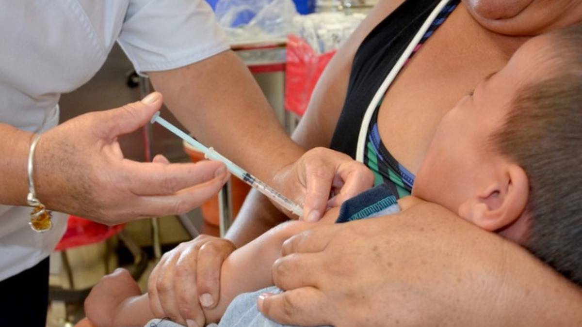 Epidemióloga llama a la vacunación en México ante brotes de tosferina y sarampión