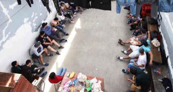 Rescatan a 32 personas de anexo irregular en Jalisco