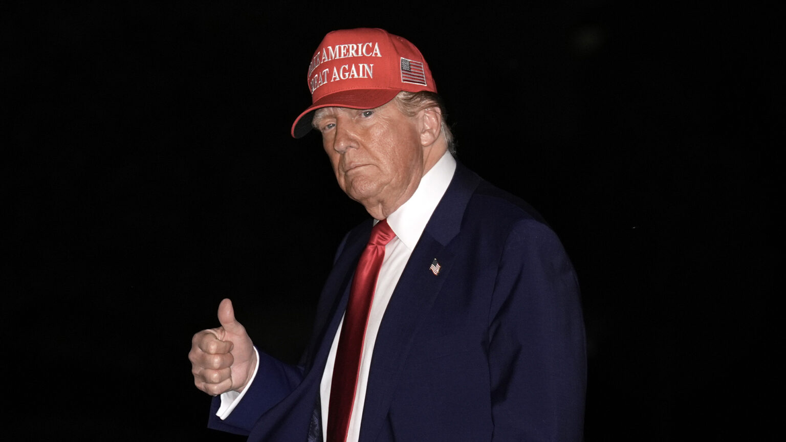 Donald Trump culpa a Biden de la economía de EU y niega la responsabilidad de sus aranceles