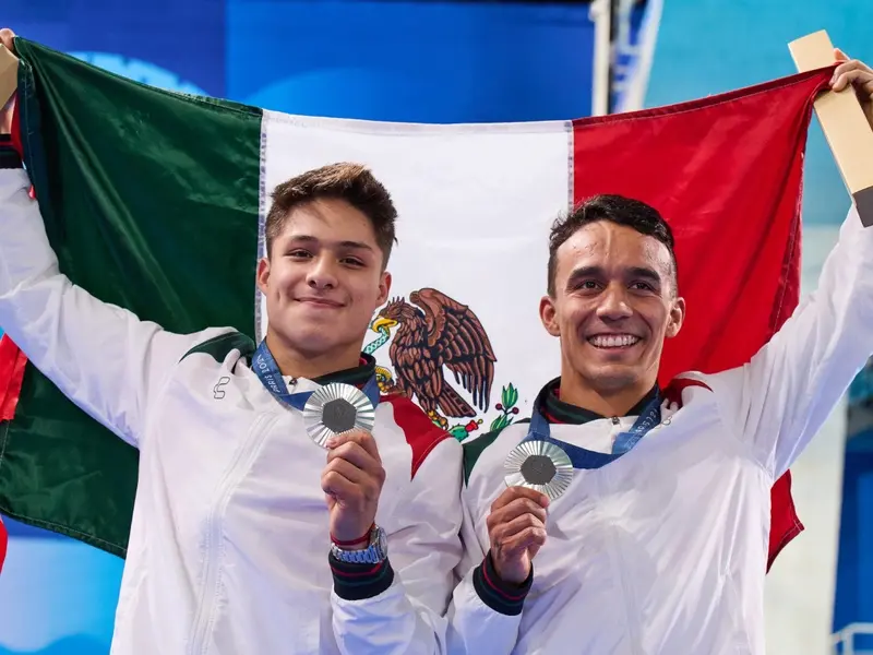 Osmar Olvera y Juan Celaya ganan el oro en trampolín sincronizado en la Copa del Mundo de Clavados