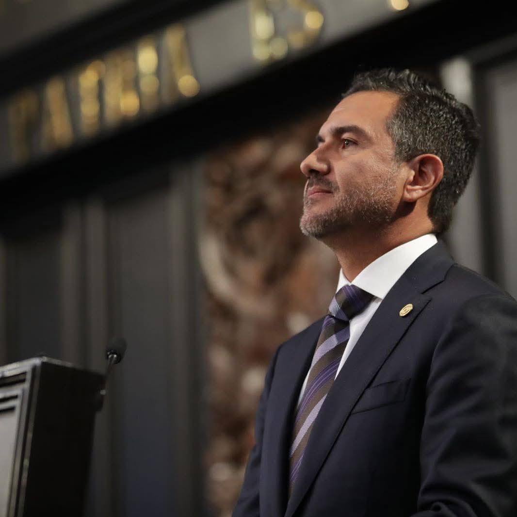 Yunes retira su solicitud de afiliación a Morena, pero seguirá en su bancada