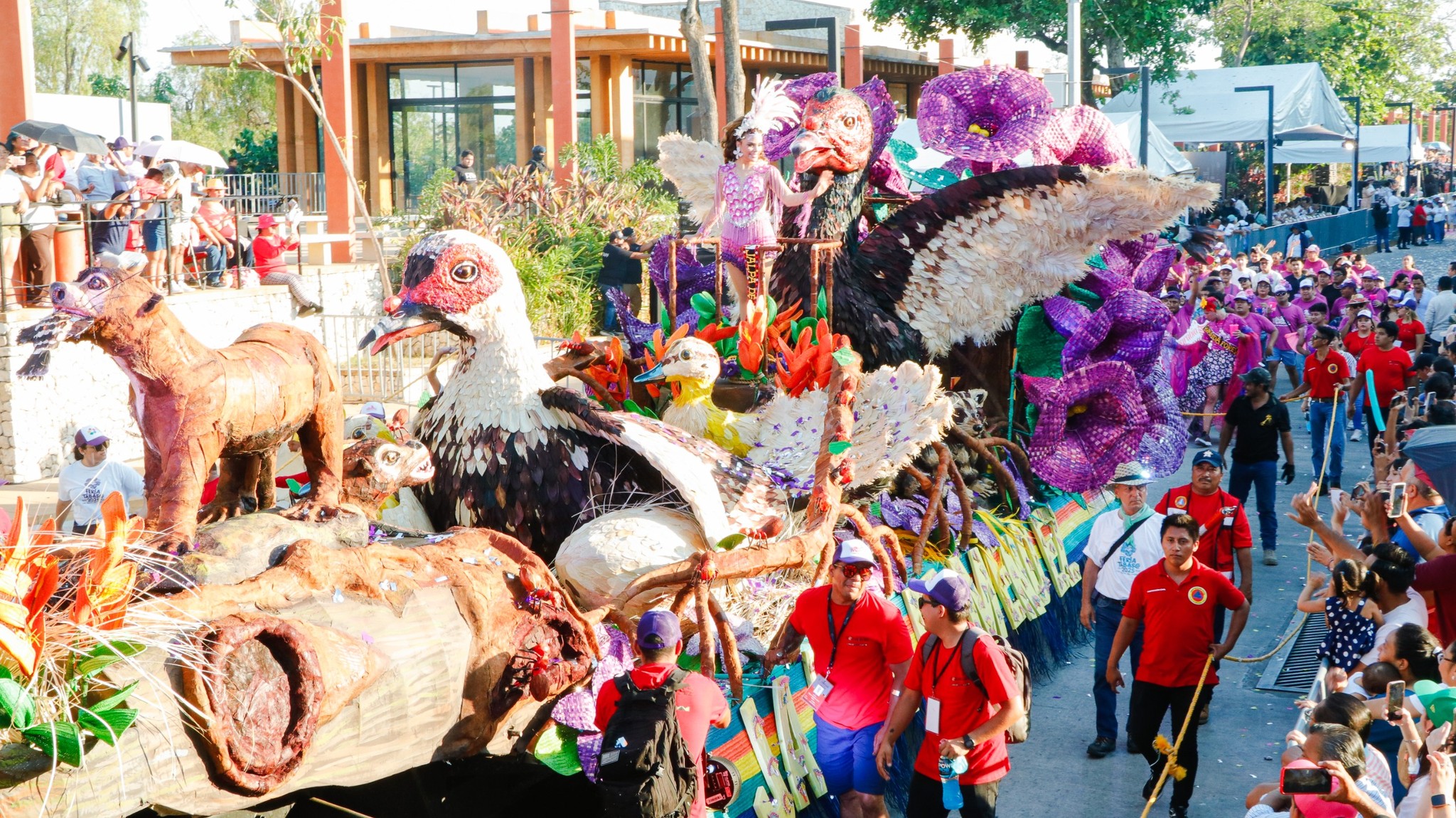 Jalpa de Méndez gana primer lugar en Carros Alegóricos