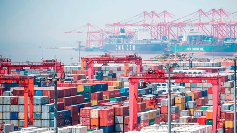 Entran en vigor nuevos aranceles chino del 125% a todos los bienes de EE.UU.