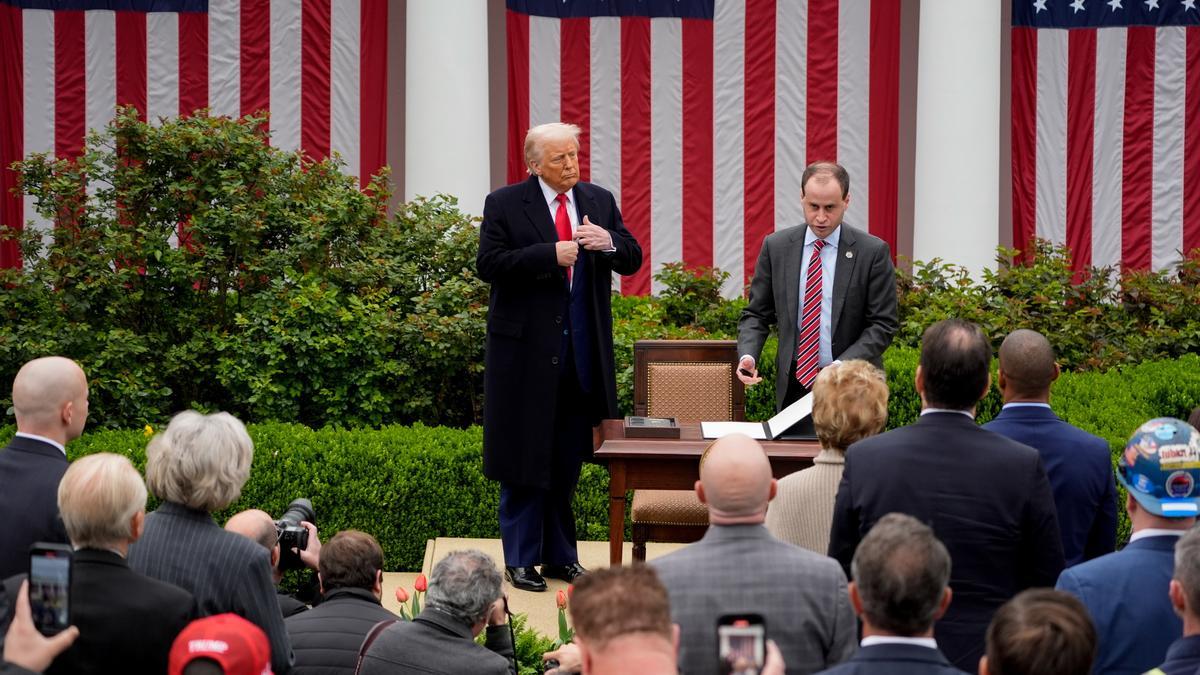 EU saldrá “más fuerte”, afirma Trump tras anuncio de aumento de aranceles