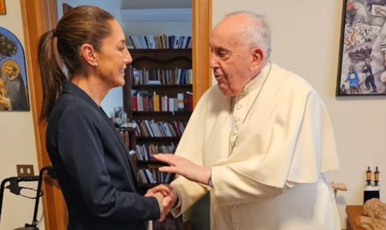 Sheinbaum lamenta muerte del Papa Francisco: «Un humanista que optó por los pobres»