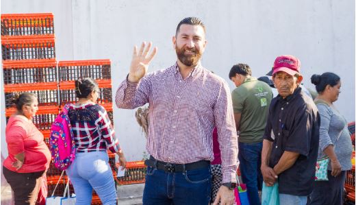 Miguel Moheno entrega 1,300 Aves del Bienestar en beneficio de 200 familias cardenenses