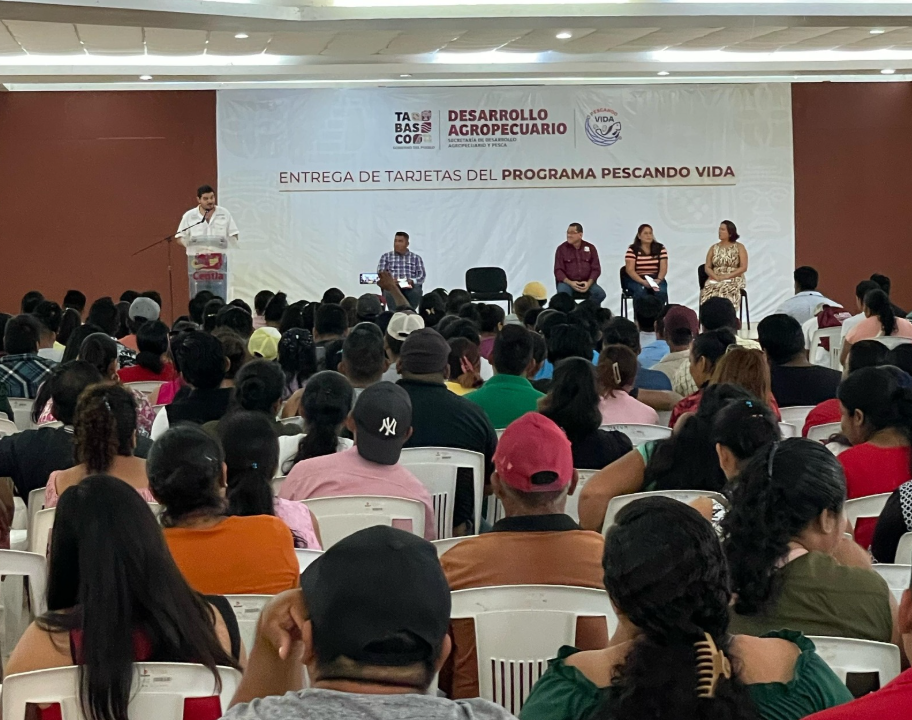 Con entrega de 600 tarjetas del Programa «Pescando Vida» en Centla, continúa fortalecimiento del sector acuícola
