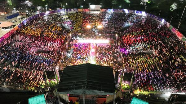 Vibra El Edén en tradicional Imposición de Bandas a embajadoras de la Fiesta del Pueblo
