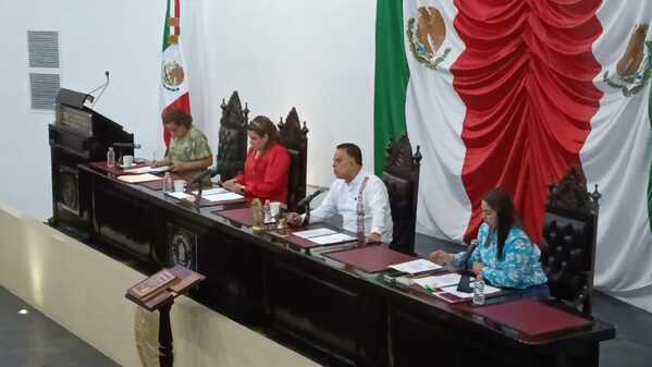 Remite mesa directiva a comisiones iniciativas del gobernador Javier May Rodríguez