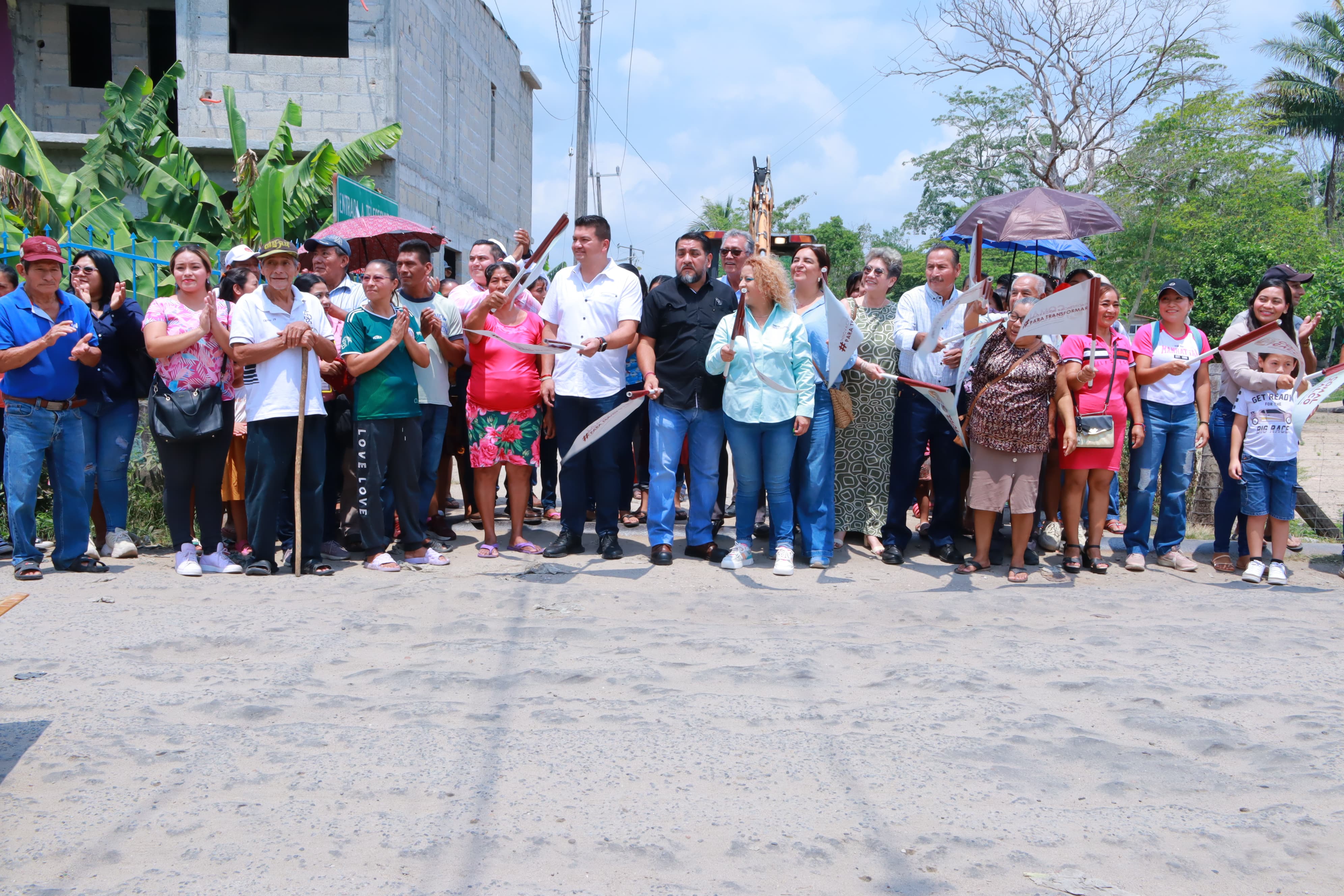 Cumple Ovidio Peralta su compromiso con comunidades indígenas de Comalcalco