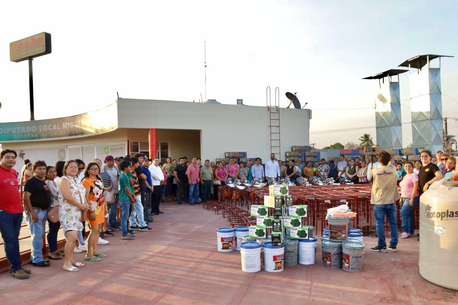Realiza Miguel Moheno mega entrega de apoyos en oficina de enlace legislativo en Cárdenas