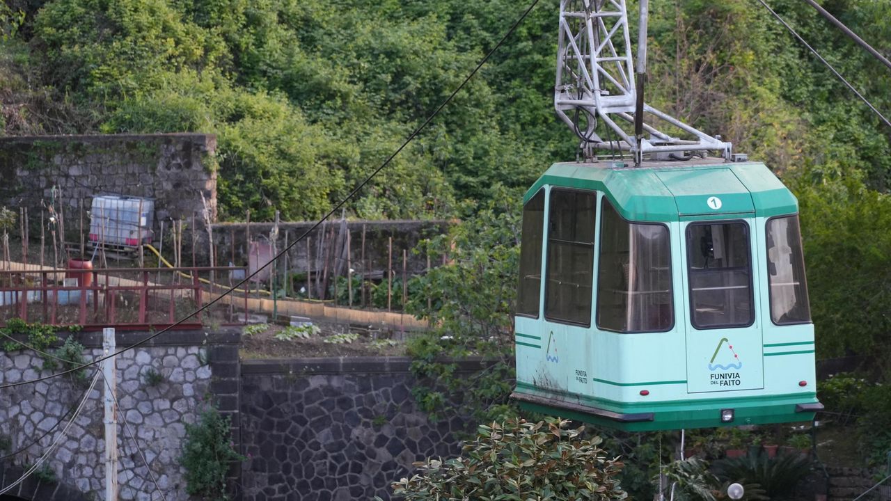 Teleférico se desploma en Italia: Hay cuatro muertos y una persona en estado grave