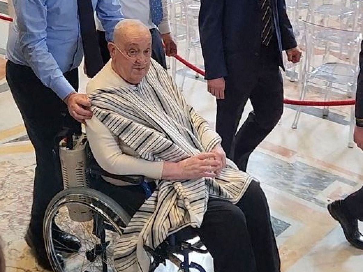 El Papa visita por sorpresa la Basílica de San Pedro para rezar