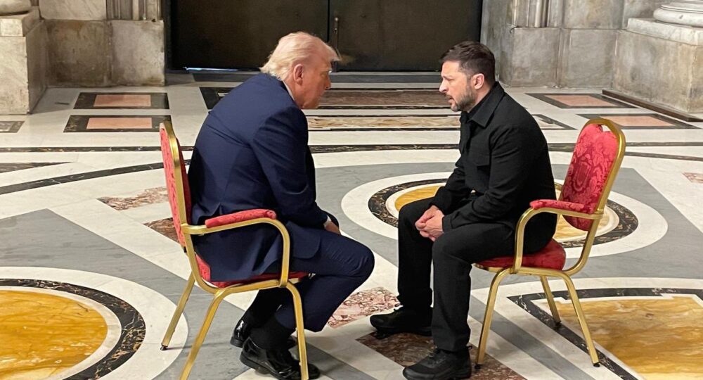 Se reúnen Donald Trump y Volódimir Zelenski