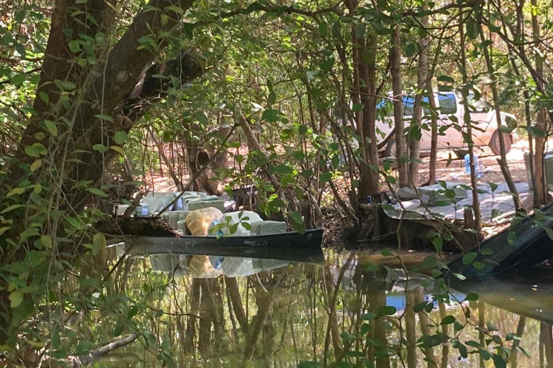 Marina asegura mercancía de procedencia ilícita en Quintana Roo