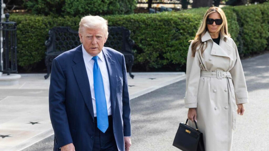 Trump abandona el Vaticano tras asistir al funeral del papa, donde se reunió con Zelenski