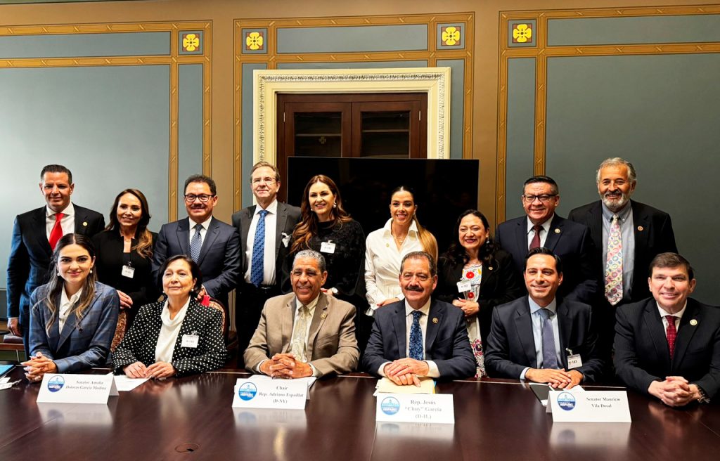 Senadores mexicanos dialogan con Caucus Hispano de EE.UU. sobre impuesto a remesas