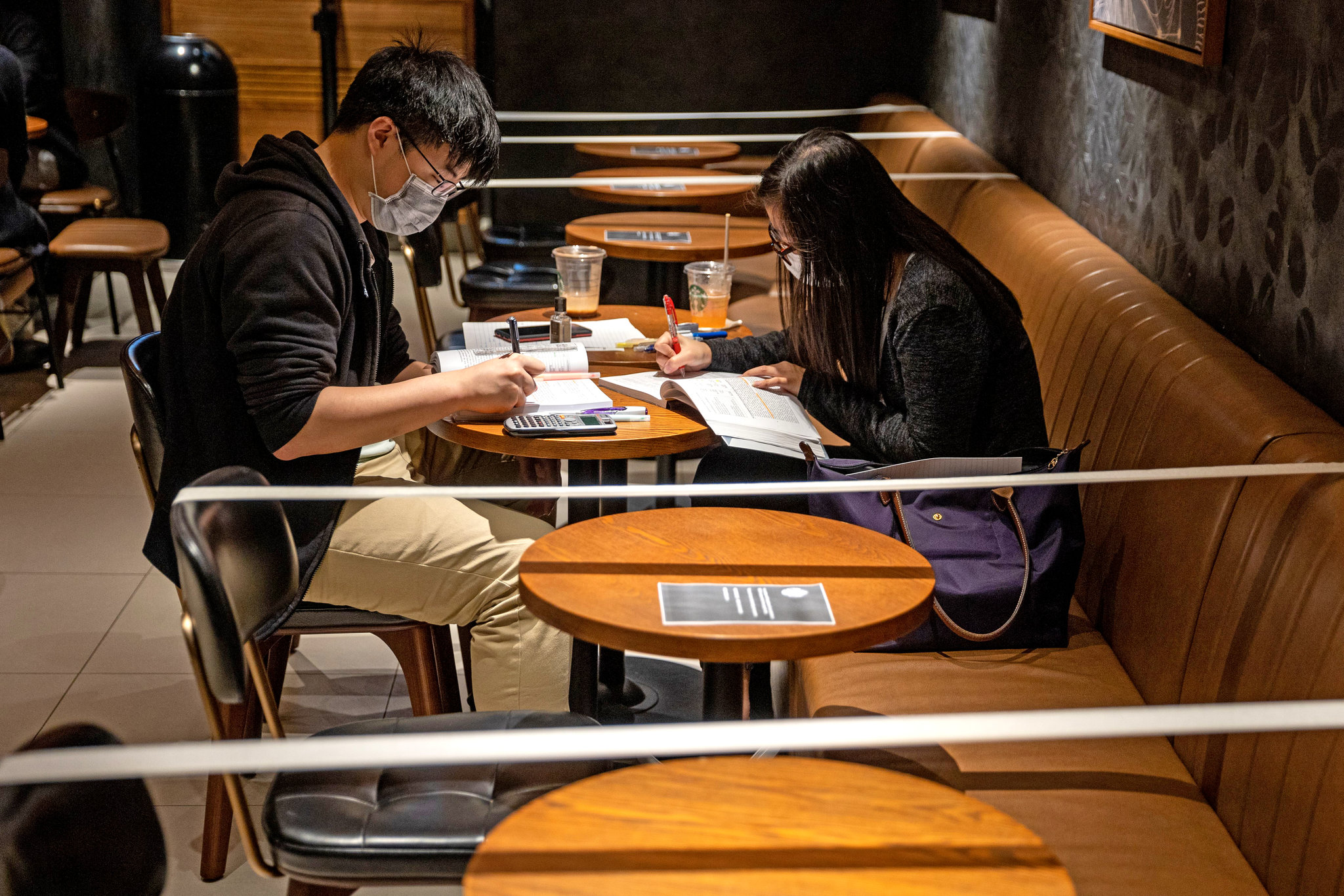 Aumento de casos de Covid-19 causa preocupación en Hong Kong y Singapur