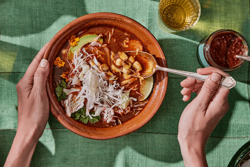 Este es el mejor lugar para comer un rico pozole con huevo el Día del Padre