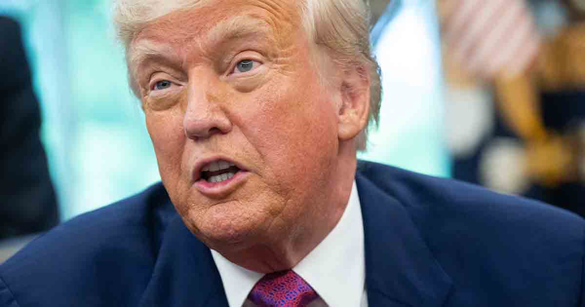 Donald Trump firma un decreto que pide a las farmacéuticas que bajen los precios de medicinas