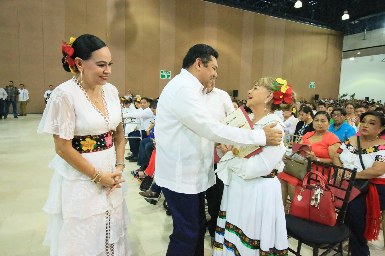 Celebra Gobierno del Pueblo el Día del Maestro con reconocimientos a quienes han entregado su vida al servicio de la educación