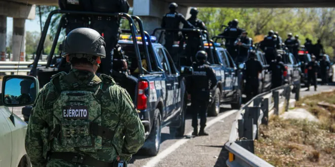 Ejército Mexicano detiene a 17 presuntos sicarios por explosión de mina en Michoacán