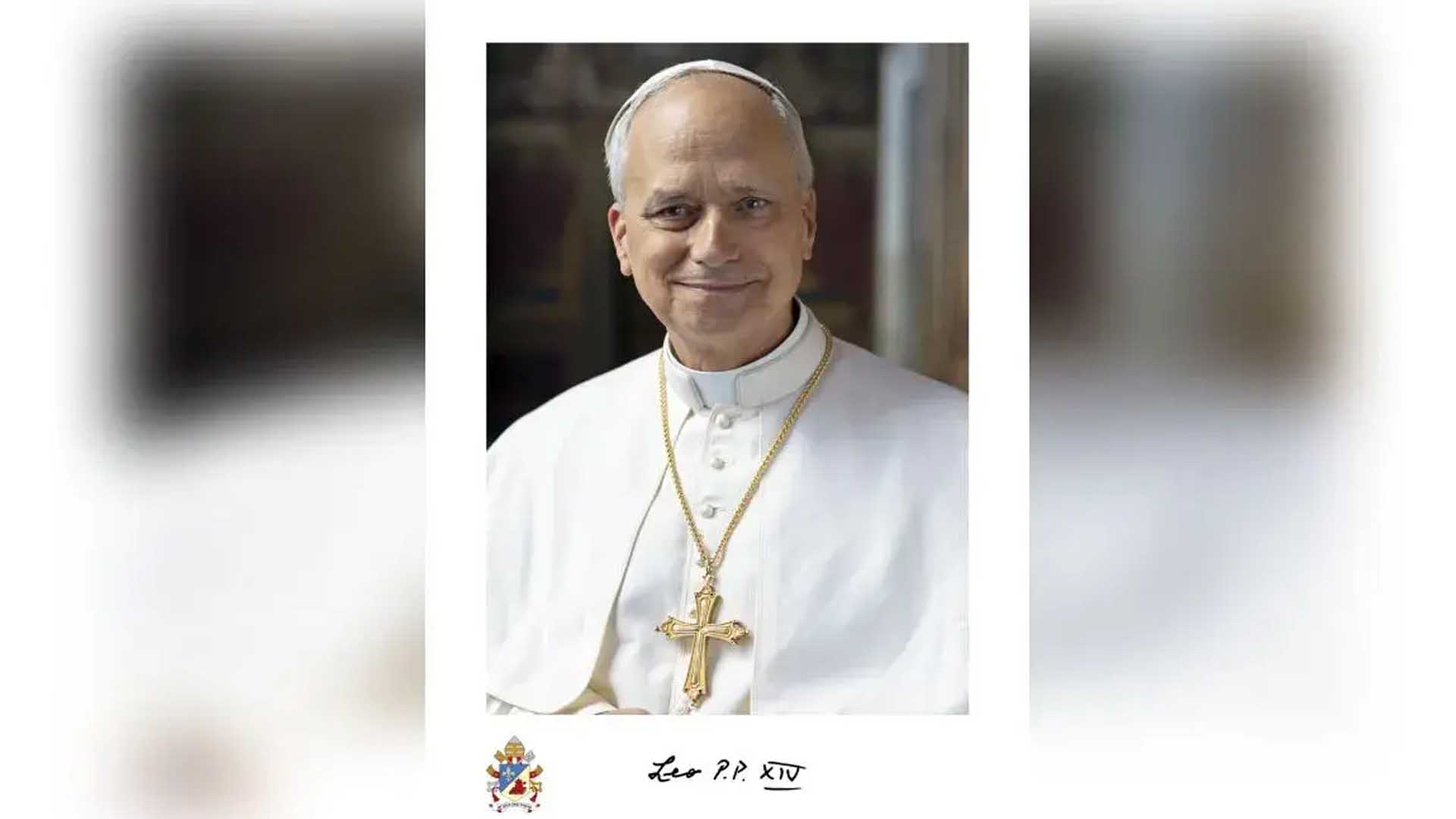 Vaticano revela fotografía oficial del papa León XIV