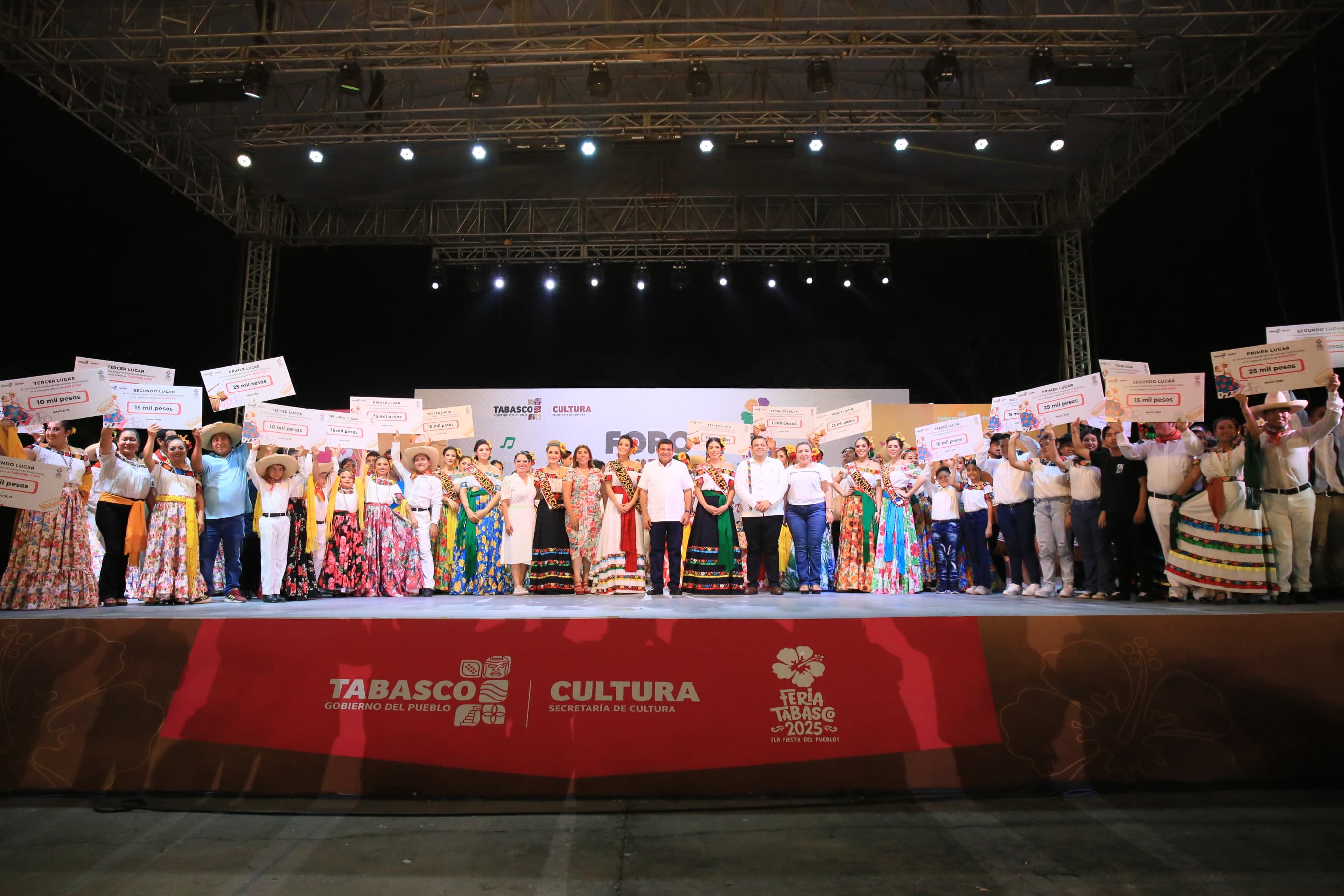 Reconoce Gobierno a un escritor joven huimanguillense y a un decano artesano jalapaneco, durante la Feria Tabasco