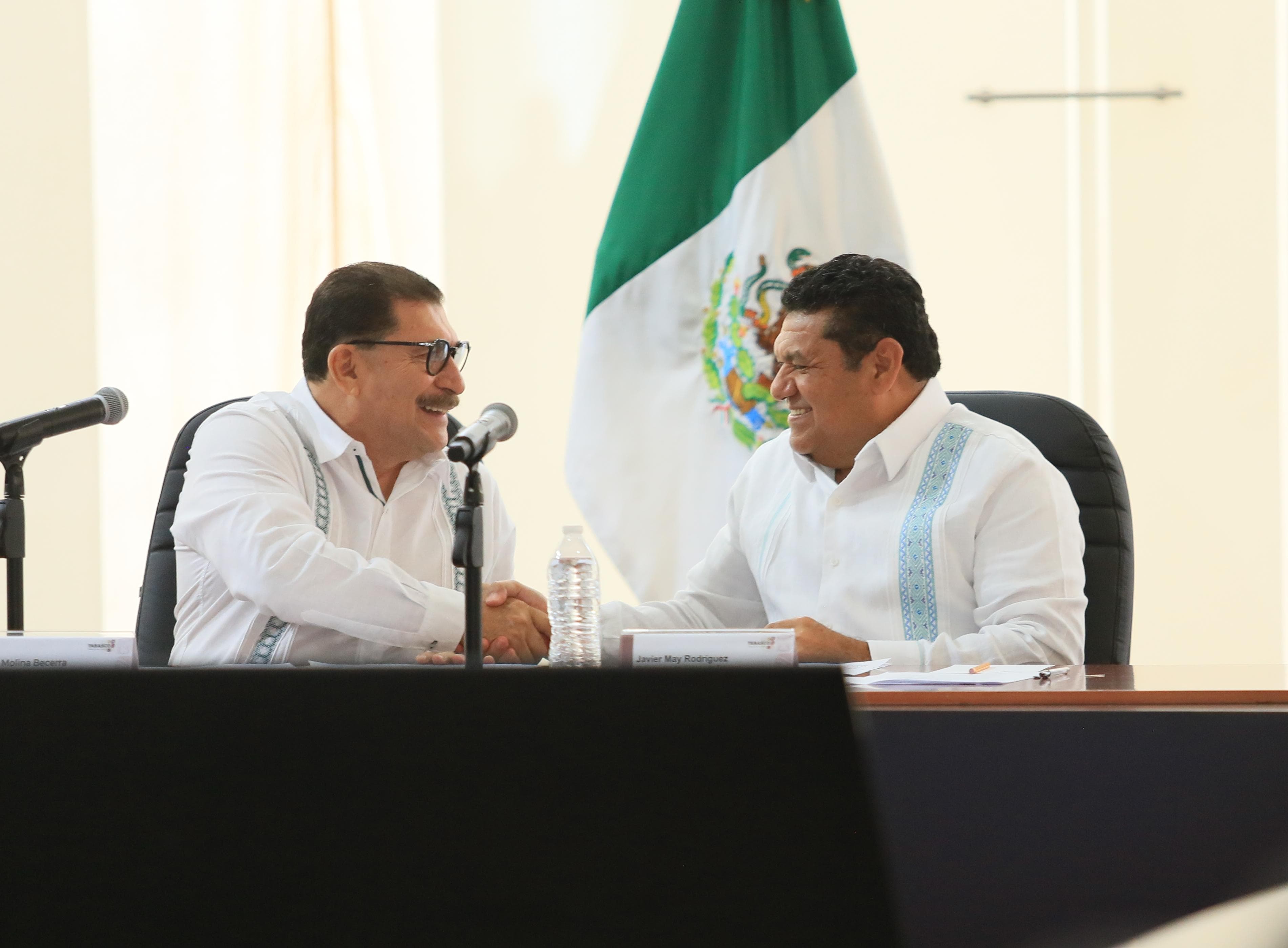 Toma protesta Gobernador a nuevo Consejo Directivo del IAP y lo convoca a formar funcionarios públicos al servicio del pueblo