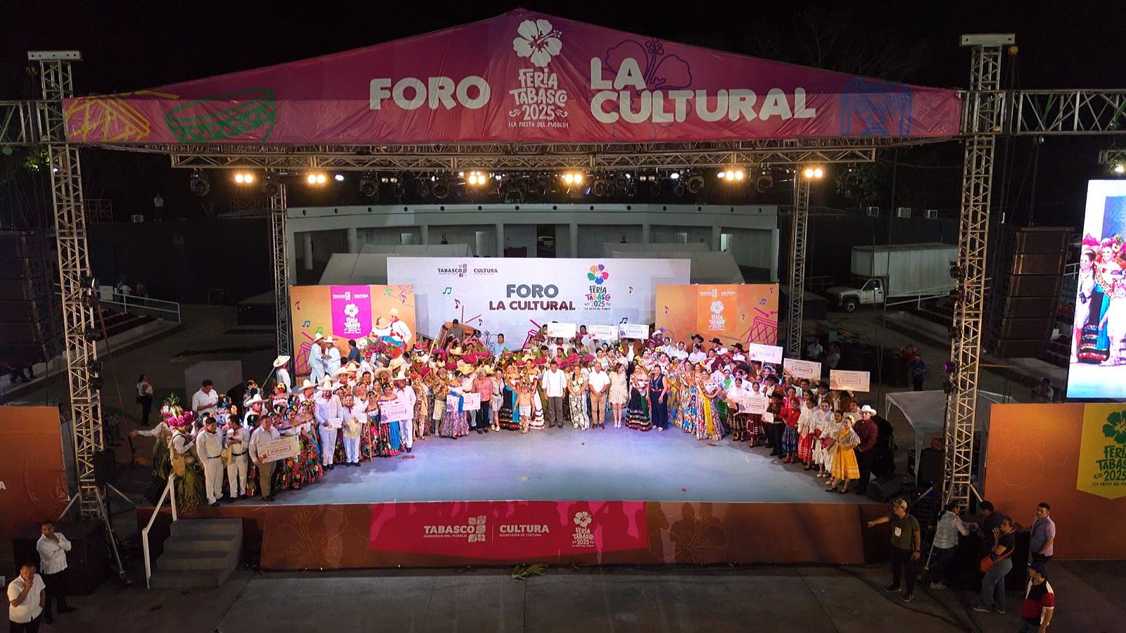 Una pintora teapaneca y un veterano tenosiquense danzante del Pochó son distinguidos en el Foro La Cultural como personajes distinguidos