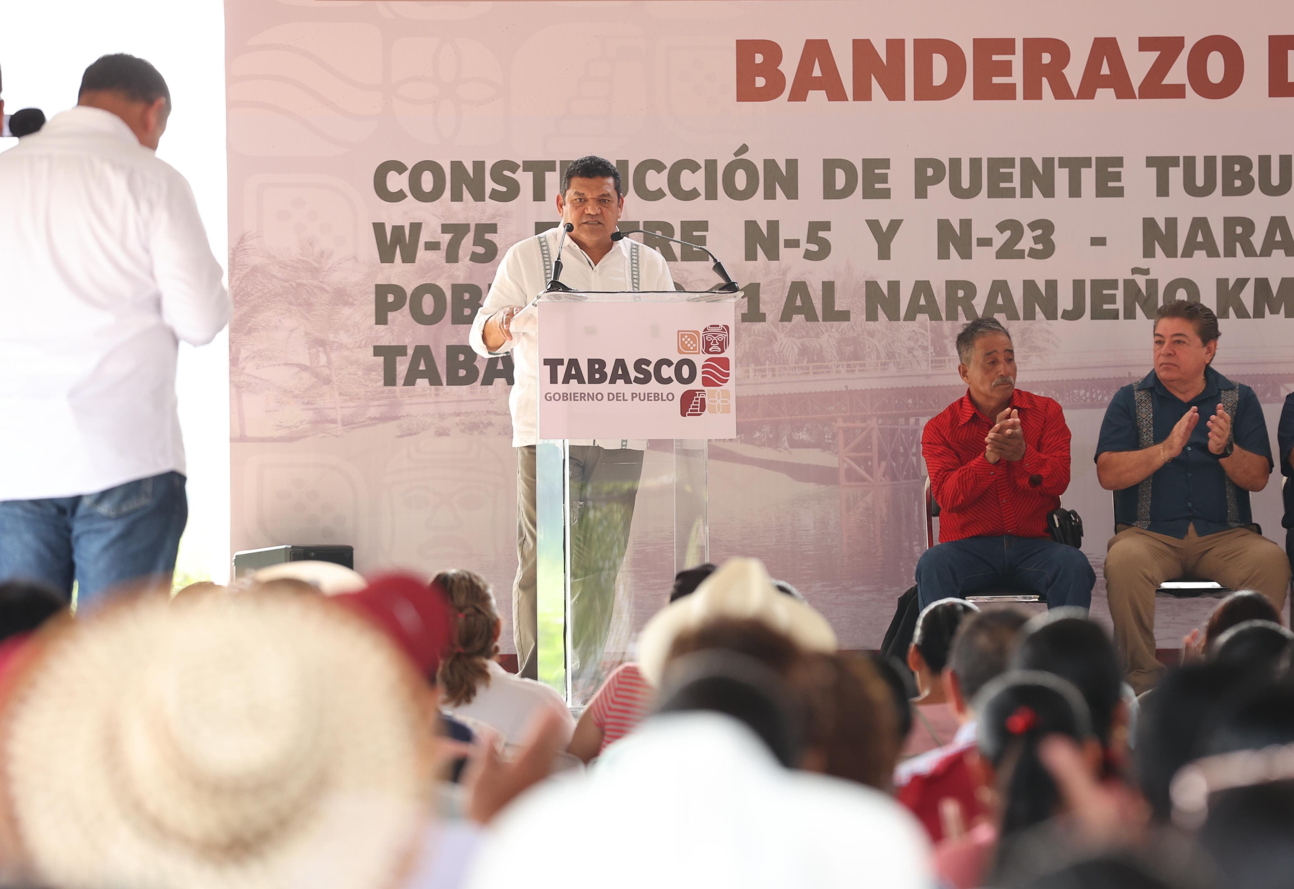 Cumple Javier May a familias de Cárdenas; pone en marcha construcción de puente en el Poblado C-11 al Naranjeño
