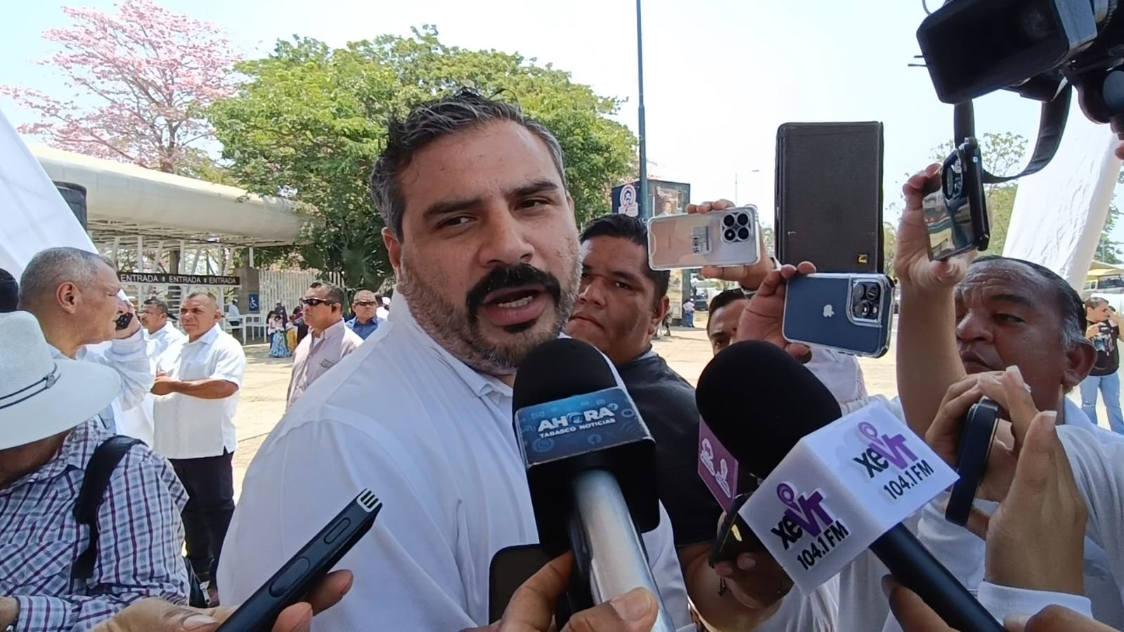 El trabajo de la oposición es «pegar» al sector salud en donde hay oportunidad de crecer: Alejandro Calderón.