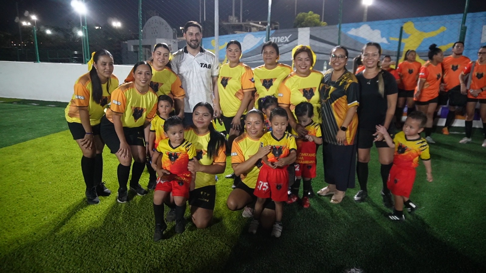 Arranca Copa Dorada de la escuela Lobos Negros de mamás y papás