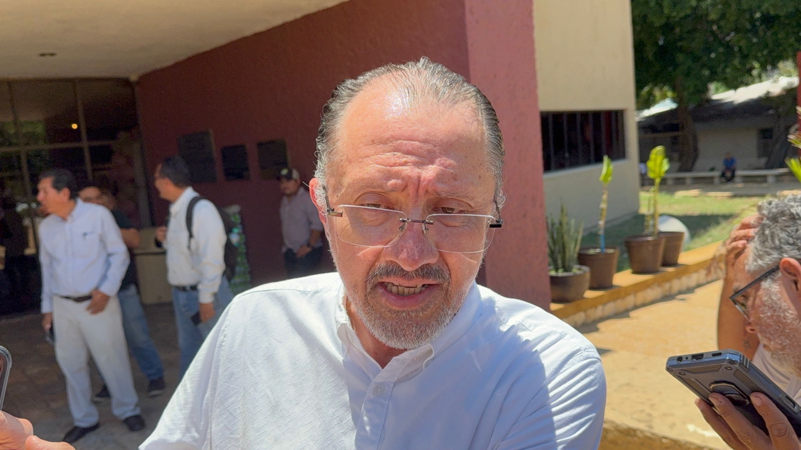 Garantiza abasto de medicamentos y fortalece servicios especializados