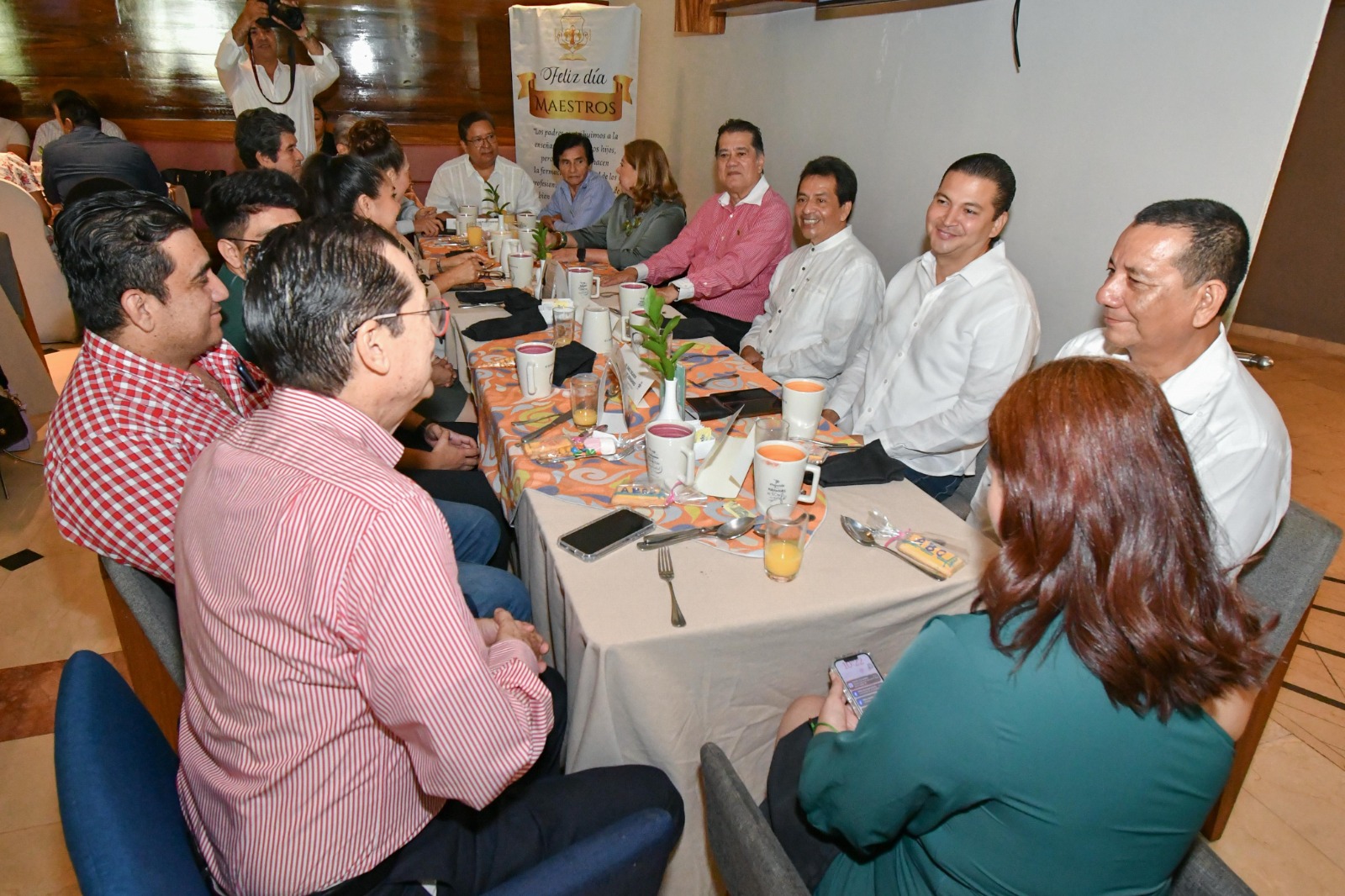 La UJAT celebra el Día del Maestro con una planta docente que imparte educación de calidad: GNO