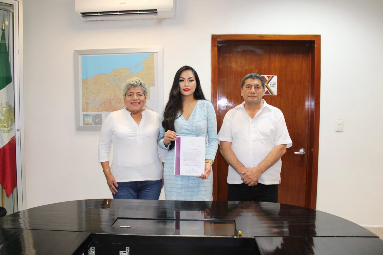 Recibe Flor de Elit Acuña García nombramiento como titular del CENEPRED