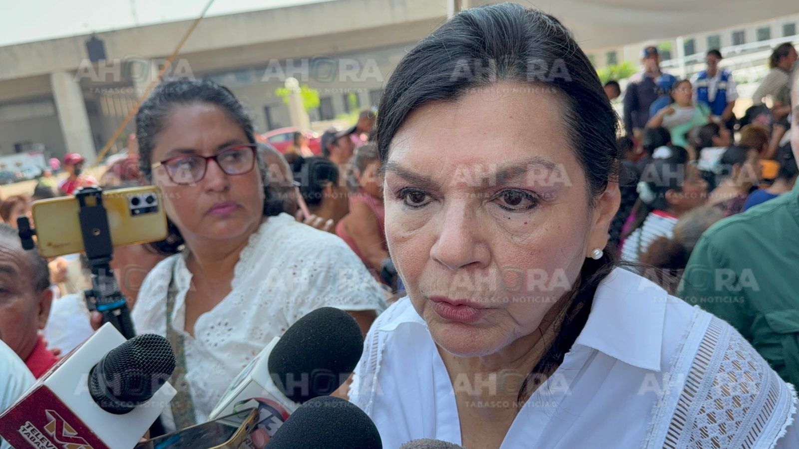 Limpian drenajes y alcantarillas en Centro para prevenir anegaciones