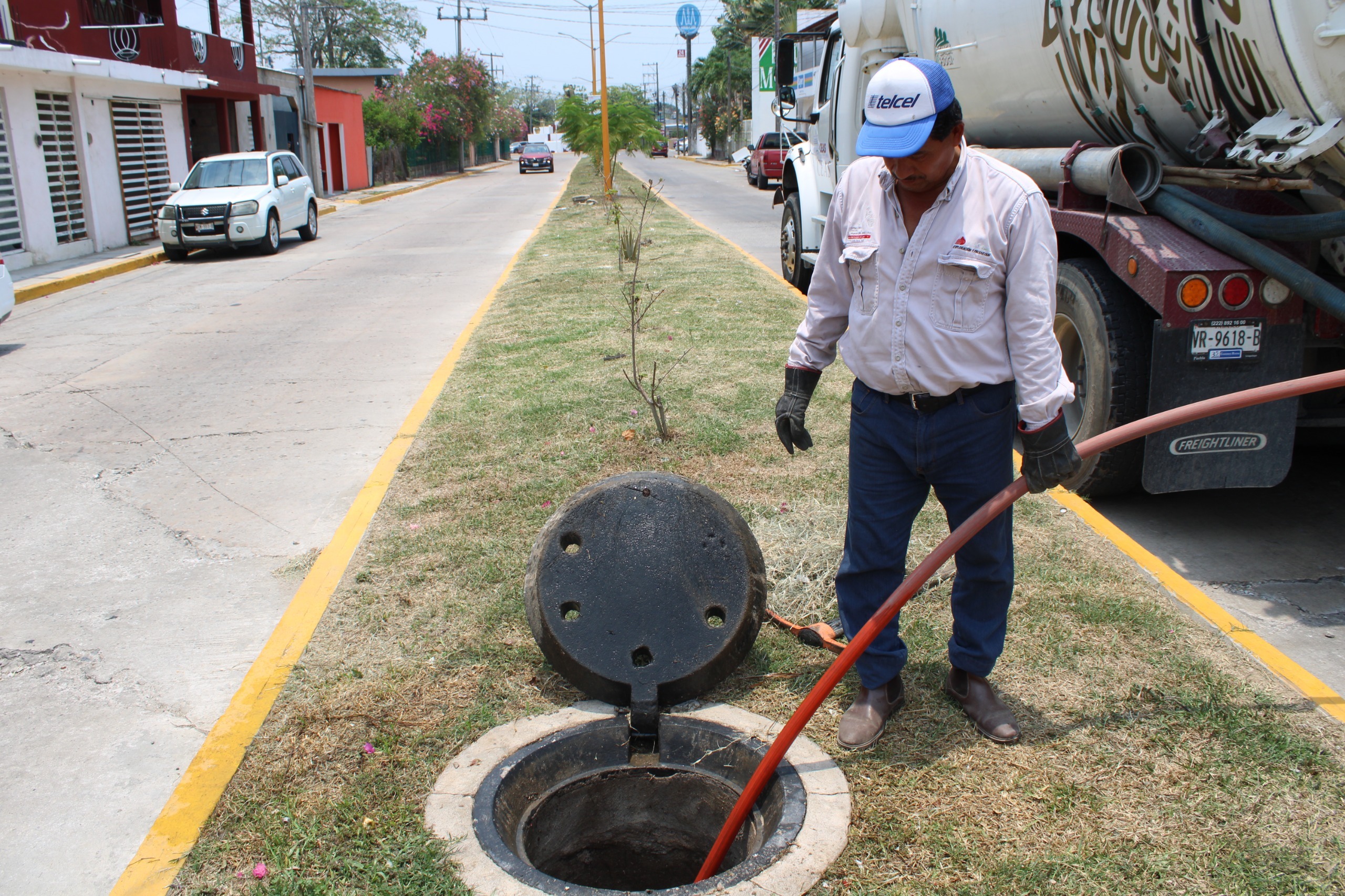 Desazolva la CEAS casi 20 mil metros lineales de drenaje en la ciudad de Cunduacán