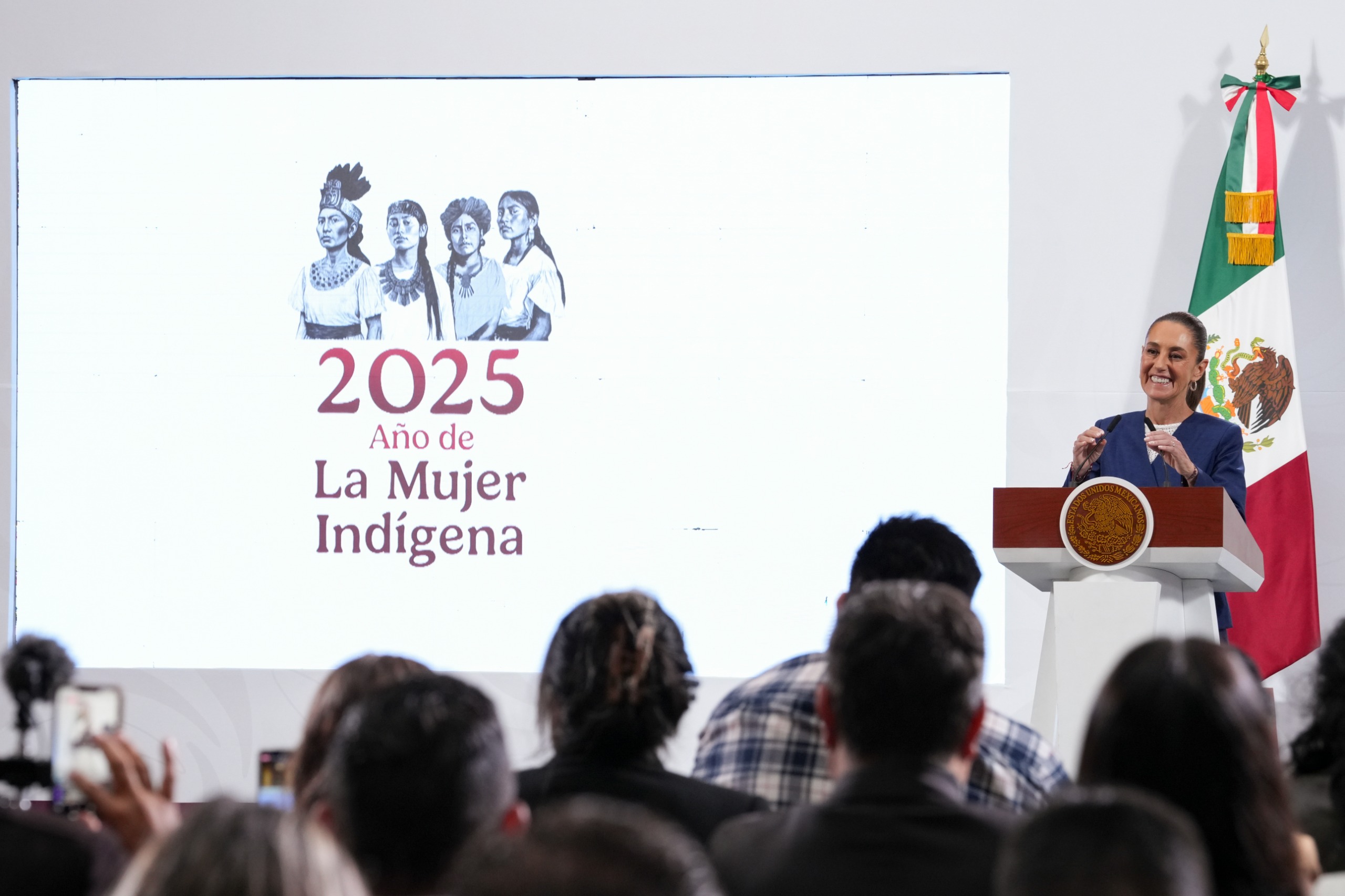 Sheinbaum responde firme a los desafíos nacionales: medicamentos, CNTE, gaseros y tormenta Alvin en la mira