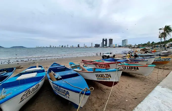 Alvin se debilita rumbo a Baja California como baja presión remanente