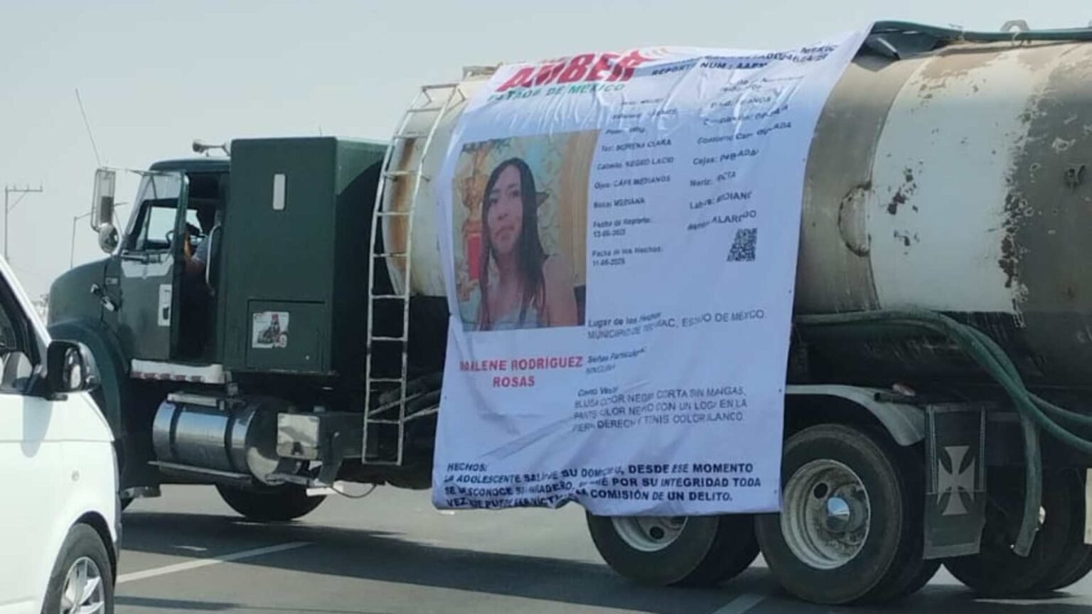 Bloquean carretera al AIFA para exigir la búsqueda de joven desaparecida